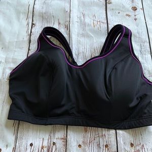 Cacique 42D sport bra